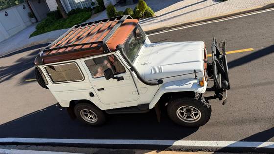 TOYOTA BANDEIRANTE 3.7 BJ50LV 4X4 TETO RIGIDO DIESEL 2P MANUAL